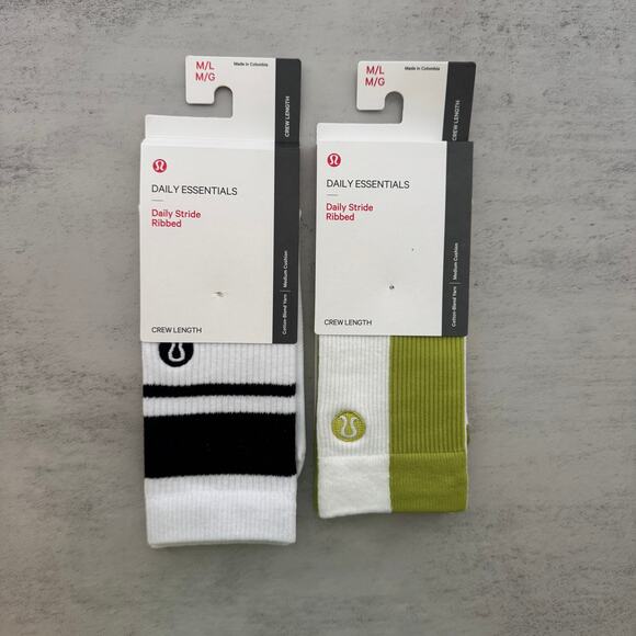 NWT LuluLemon Crew Socks M 2 Pairs - Picture 1 of 2